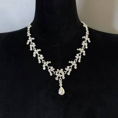 Flash necklace with gemstone details, clavicle chain - 4
