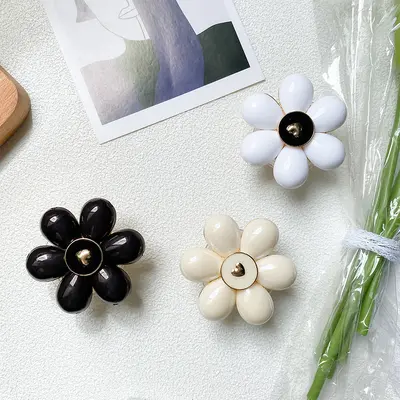 Japanese-Style Floral Phone Stand with Retractable Selfie Ring Grip - 3