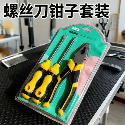 Screwdriver set with Torx and Phillips bits for crafts