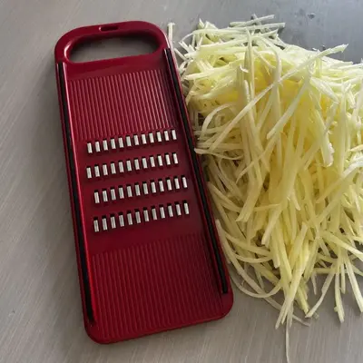 Streifenschneider [Marke SPOUNR] Dinsheng Kartoffelschneider Edelstahl Gurkenschneider Karottenschneider Multi-Funktions-Reibe - 11