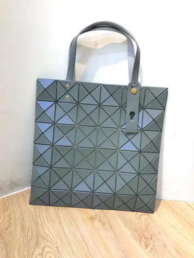 Damen-Tote-Bag matt, Rautensteppung, sechs Fächer - 9