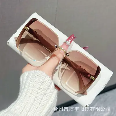 Women's Semi-Rimless Gradient Tea Sunglasses with Sparkle Details - 3