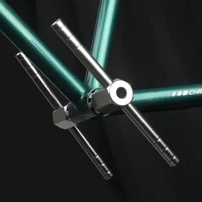 Bicycle bottom bracket thread chasing tool set