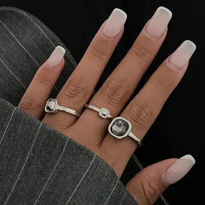 Acryl-Schwarzstein-Ring mit geometrischem Metallquadrat - 4