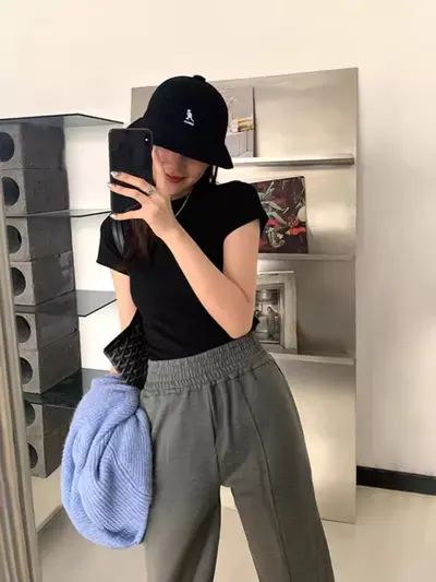 Schmales Kurzarm-T-Shirt für Frauen im Grenzverkehr, koreanischer Stil, neue Außenhandelskollektionen dünne kurze Mode-Oberteile für Frauen, modisch angepasster Großhandel. - 5