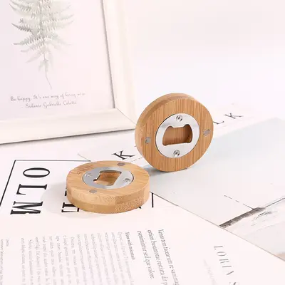Runder Bambus-Flaschenöffner mit Magnet aus Edelstahl