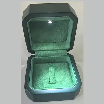 Yüksek Parlak Vernik 65x65x50mm Takı Kutusu Yüzük Kutusu Basit Tasarım Taşınabilir Seyahat Yüzük Kutusu