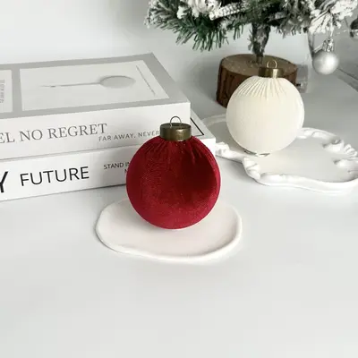 Dunkle Samt-Weihnachtskugeln, beflockt - 10
