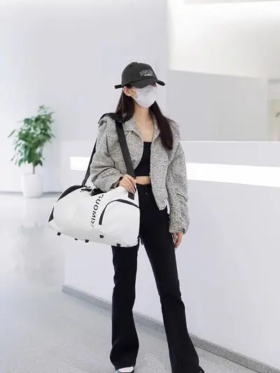 Dry and wet separation travel bag, portable swimming and fitness bag, men's sports shoulder bag, large capacity luggage bag for short trips, for women.
