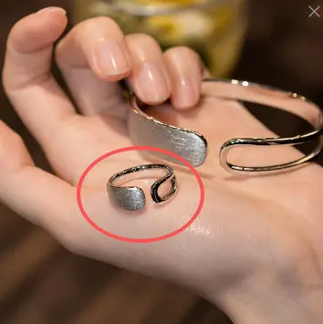 Minimalist hollow bracelet, brushed open design - 5