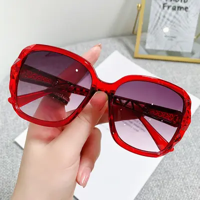Women's Oversized Retro Sunglasses with UV Protection - 10