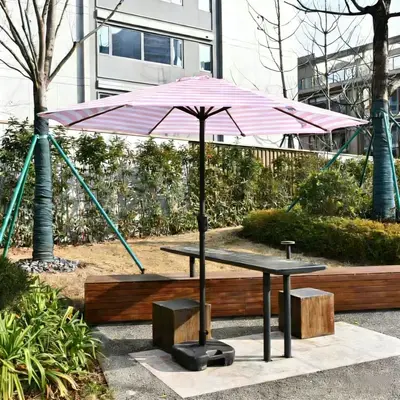 Gestreifter Gartenschirm mit Mittelmast, Sonnen- und Regenschutz - 7