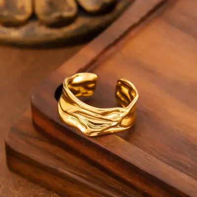 Grenzüberschreitender neuer unregelmäßiger konkaver Titanstahl-Damenring mit offenem Design, hochwertiger Edelstahl-Ring mit exklusivem, leichtem Luxus-Flair - 5