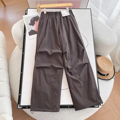 Fleece-gefütterte Fallschirm-Cargohose, hoher elastischer Bund, weites Bein - 8