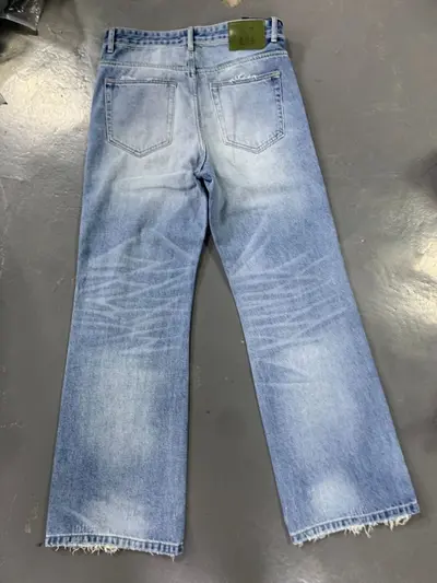 Светло-голубой джинсовый прямой крой свободный стиральный natural whiskers ice blue hand-stitched denim