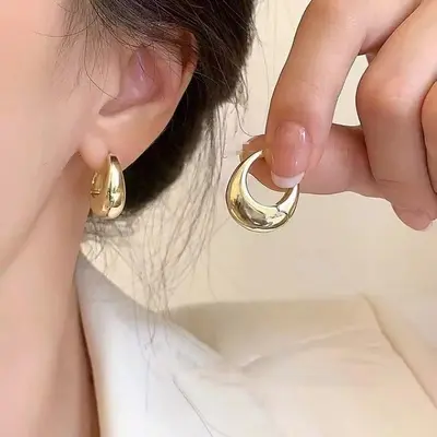 Minimalistische Ring-Ohrringe mit leichtem Luxus-Design