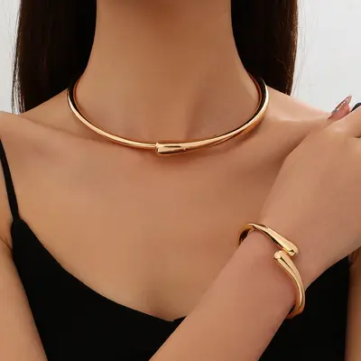 Beliebtes grenzüberschreitendes Armband Europa und Amerika, INS Minimalist unregelmäßiges Wellenmuster Schmuck Metall glänzendes Armband Frauenaccessoires