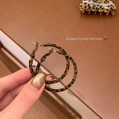 Vintage Leopar Desenli Hong Kong Tarzı Yuvarlak Halka Küpe Kadın 2025 Yeni Model Patlamış Model Şık Abartılı Küpe Halkası Yüksek Kaliteli Havası Kaliteli Küpe