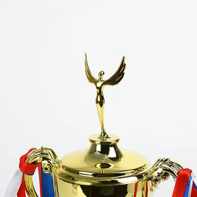 Kleiner Kunststoffpokal, galvanisiert, Kinder-Ermutigungsgeschenk, unbedruckt