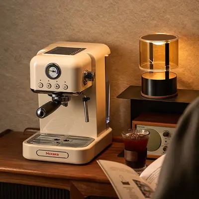 Mckaka Retro Doppel-Extrakt Halbautomatische Espressomaschine mit Milchaufschäumer