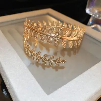 Irregular concave bracelet, niche design, silver-toned - 8