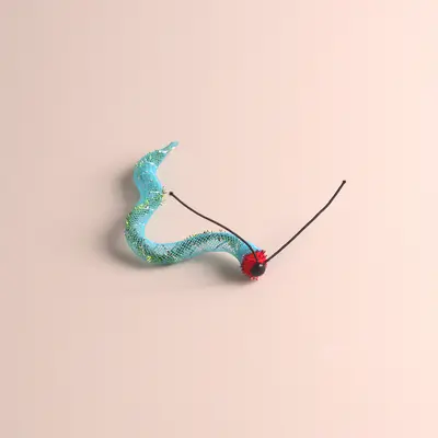 New cat self-play toy artificial insect cat toy DIY type cat toy original design source manufacturer