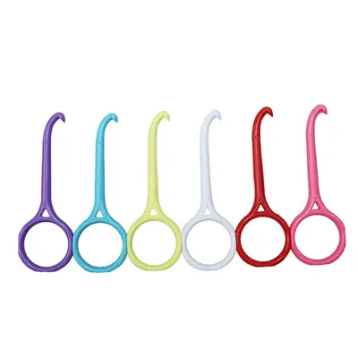 Orthodontic aligner removal hook tool