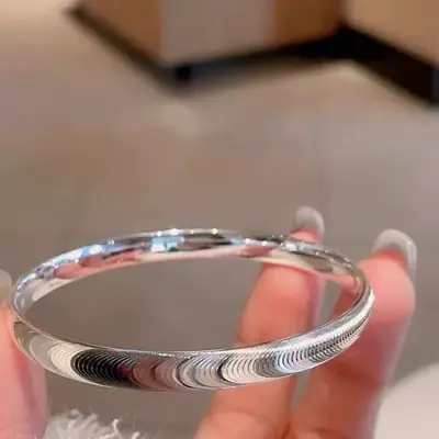 Canlı Yayın Yeni Model Kedi Gözü Bilezik Katı Çıkıntılı Moda Premium His Çok Yönlü Çekme İşleme Gümüş Kaplama Bilezik Kadın Tanrıça Günü