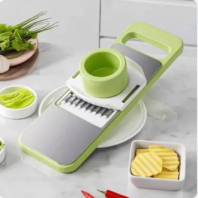 Stainless steel grater with extra thick blade for potatoes and carrots - 1