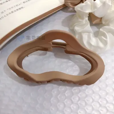 Kadınlar için düzensiz pençe tokası, yeni üst düzey stil, kafanın arkasındaki kalın saçlar için uygun, büyük köpekbalığı tokası, sade saç aksesuarı. - 9