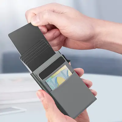 Sınır ötesi yan itmeli otomatik kart çıkarmalı alüminyum alaşımlı erkek cüzdanı RFID anti-manyetik ince kredi kartı tutucu cüzdan S124