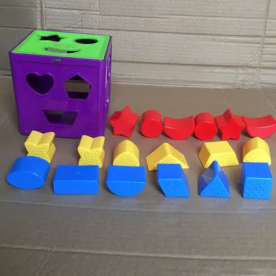Kinder-Steckpuzzle mit geometrischen Formen und Farben, Kunststoffbox mit sechs Seiten, Le - 3