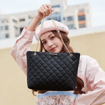 Große gesteppte Damen-Schultertasche mit Kette - 4