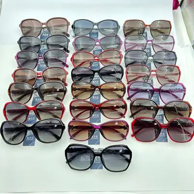 Polarized sunglasses for middle-aged and elderly women, anti-UV sunglasses with large and small frames for mothers, outdoor driving sunglasses, fashion-forward