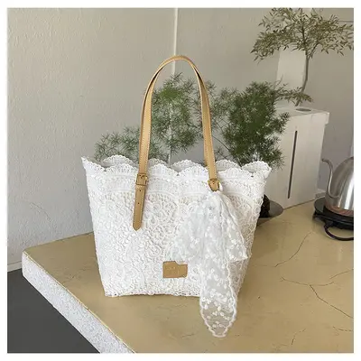 Große Damen-Schultertasche mit Spitzendesign - 8