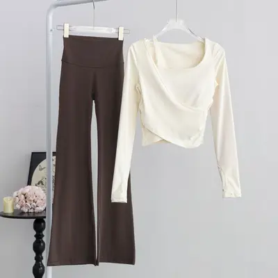 Damen Yoga-Set, schmal geschnittenes Langarmoberteil mit Brustpolster - 4