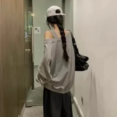 Amerikan Tarzı Kadın Sweatshirt, Eğik Omuzlu, Omuz Açık, Bol Kesim
