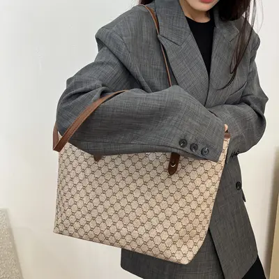 Large Women's Tote Bag, Versatile Commuter Shoulder Bag - 3