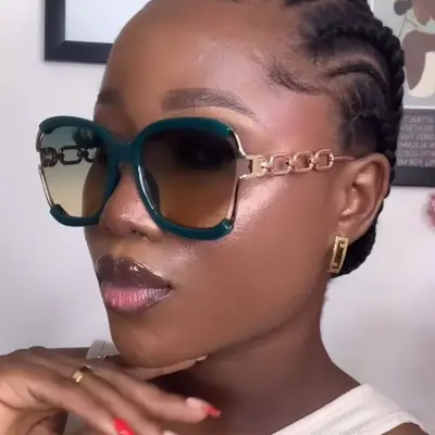 Large Square Frame Chain Women's Sunglasses with UV Protection - 3