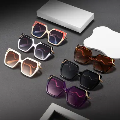 Large Square Frame Sunglasses with Metal Snake-Shaped Mirror Temples - 4