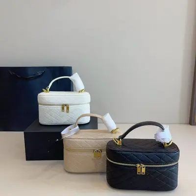 2025 Women's Handbag, Diamond-Quilted Box Design