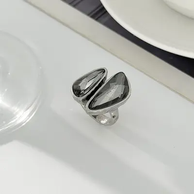 Acryl-Schwarzstein-Ring mit geometrischem Metallquadrat - 5