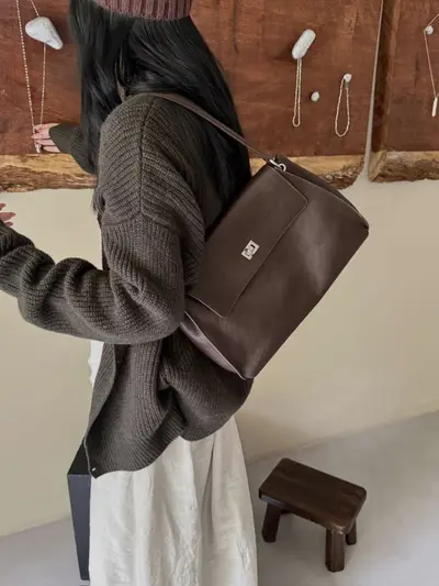 Vegetable-Tanned Leather Messenger Bag, Women's Retro Single Shoulder Bag