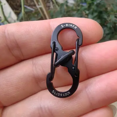 Fabrika doğrudan tedarik hırsızlığa karşı korumalı S şeklinde kilitli toka, düşmeye karşı dayanıklı metal anahtarlık, yaratıcı küçük hediye, mini hızlı kanca tokası. - 11
