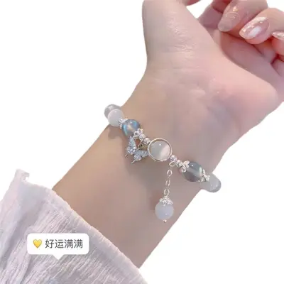 Glasschmetterlings-Armband für Frauen, Nischenentwurf, grauer Mondschein-Armband, vielseitig, elegante Mode, Studentengeschenk