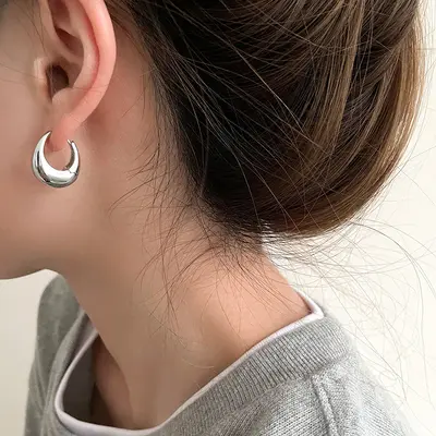 European and American style oval earrings for women 925 silver needle earrings simple fashion elegant business dress niche design electrolysis gold
