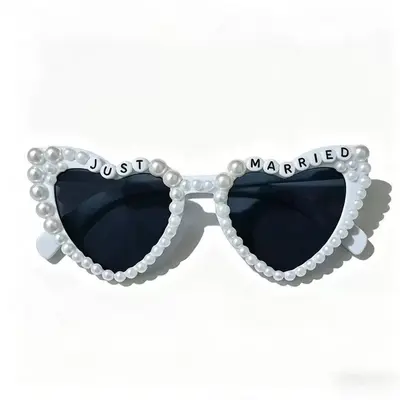 Just MARRIED Verlobungsparty-Sonnenbrille mit Perlen-Herz-Dekor - 6