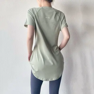 瑜伽服夏季女短袖中长款遮臀宽松显瘦跑步健身T恤运动上衣女 - 11