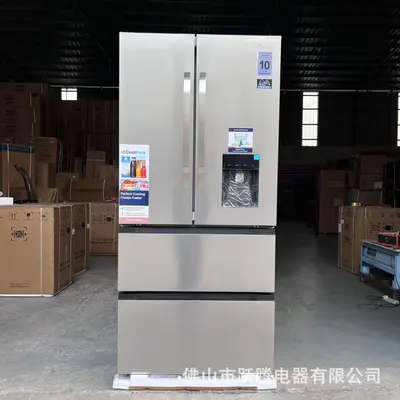 French-Door-Kühlschrank mit Edelstahlfront und Wasserspender