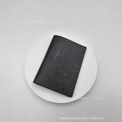 2023新款欧美风护照夹再生皮真皮对折钱包 老花压花简约国潮风